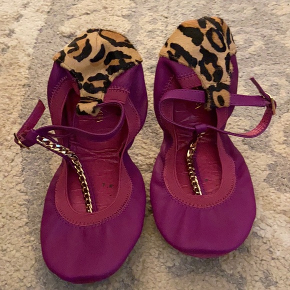 Yosi Samra flats, fuchsia and leopard with chain, size 8 NEW/EUC